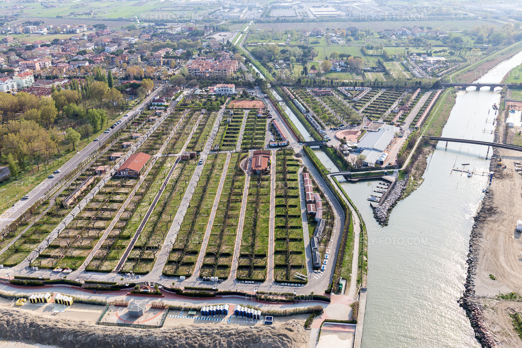 Aerial view: Caravans and tents - Camping Rubicone campsite in San Mauro A Mare in Emilia-Romagna in the district Savignano Mare in Savignano in the state Forlì-Cesena, Italy. – Photo: IMG_098394.jpg taken on 04/05/2017 by Werner Riehm/FLY-FOTO.com – Resolution of the original: 5472 x 3648 px