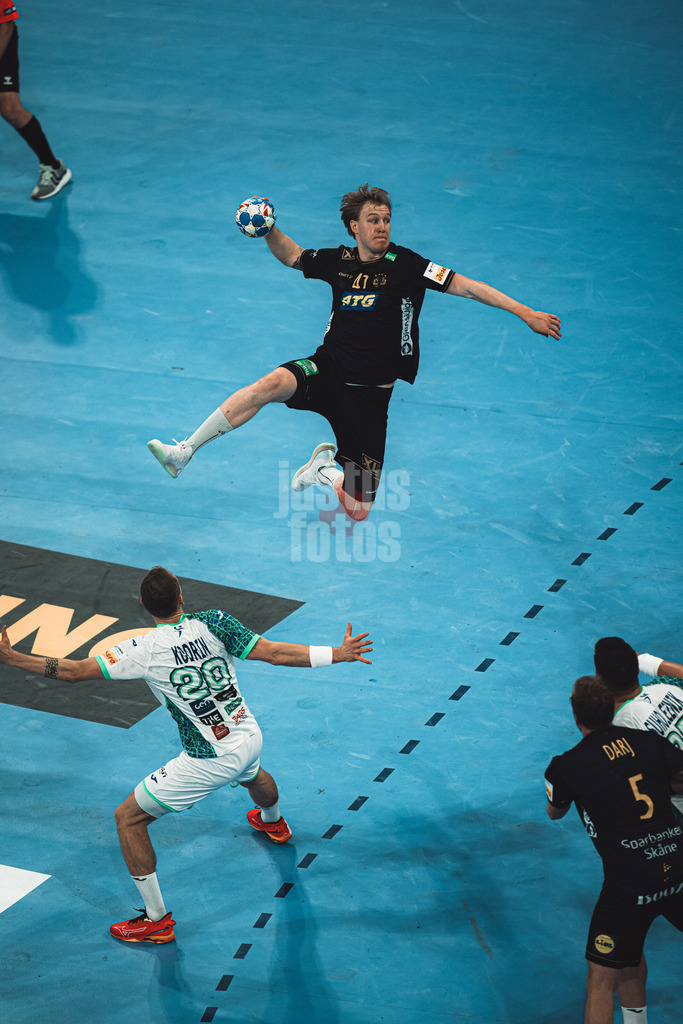 Handball | Herren | EHF EURO 2024 | European Championshop Men 2024 Final Tournament | Slowenien vs. Schweden | 17.01.2024 | Eric Johansson (#42, Schweden, SWE) beim Wurf