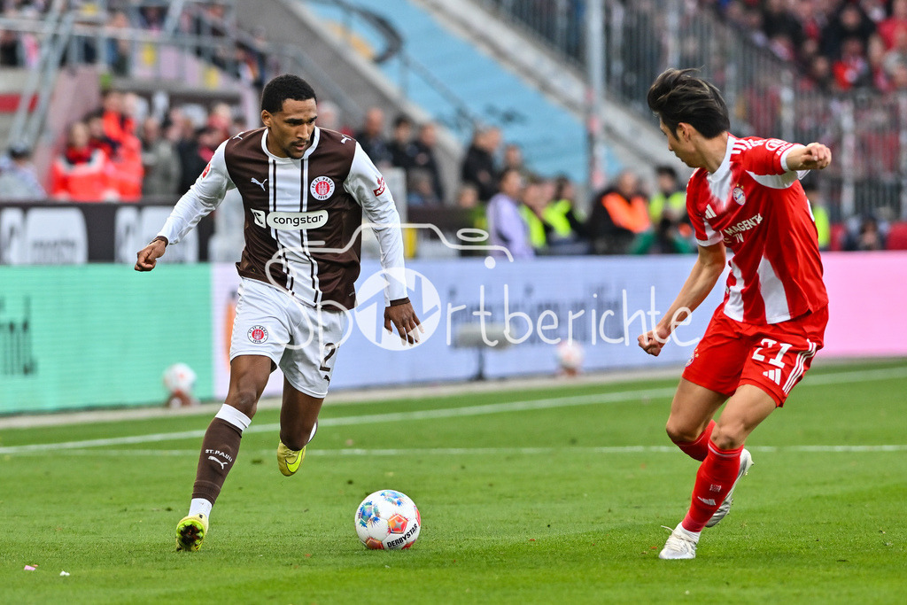 FC St. Pauli - FC Bayern München | ST. PAULI, DEUTSCHLAND - 11. APRIL: im Duell Andreas HOUNTONDJI (FC St. Pauli 27) und Hiroki ITO (FC Bayern Munich 21) während dem Bundesligamatch zwischen dem FC St. Pauli und dem FC Bayern München am 29. Spieltag im Millerntor Stadion / DFL REGULATIONS PROHIBIT ANY USE OF PHOTOGRAPHS AS IMAGE SEQUENCES AND/OR QUASI-VIDEO
