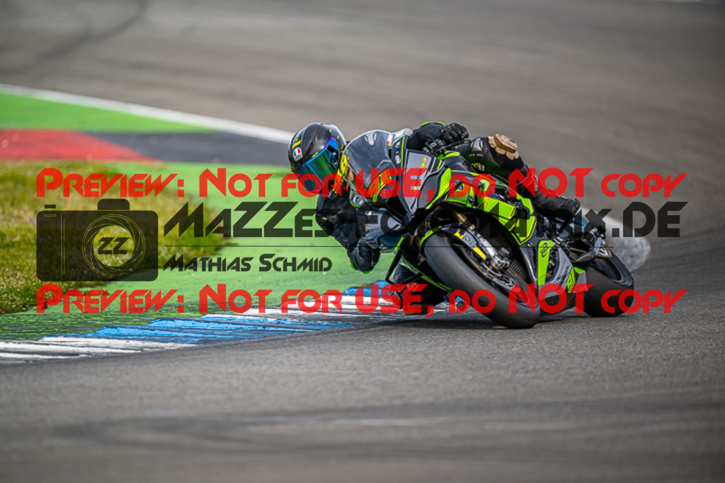 MaZZes_FotoMatrix_230410_6091 | WEISS