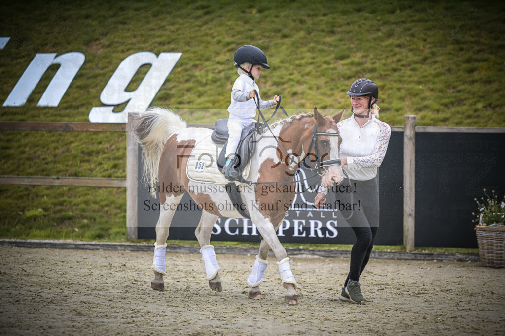 DOS_0317 | Entdecke hochwertige Reitturnierfotos von Foto Oger. Professionell, emotional und authentisch – jetzt Lieblingsmomente im Shop bestellen.Deutschlandweite Turnierfotografie. - Realisiert mit Pictrs.com