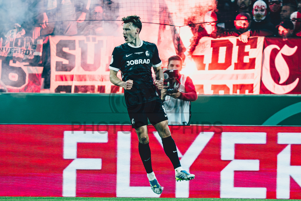 VfB Stuttgart vs. SC Freiburg, Fussball, DFB-Pokal, Halbfinale, 23.04.2026 | Maximilian Eggestein (SC Freiburg, #08) jubelt nach seinem Treffer zum 0:1,VfB Stuttgart vs. SC Freiburg, Fussball, DFB-Pokal, Halbfinale, 23.04.2026DFB regulations prohibit any use of photographs as image sequences and/or quasi-video