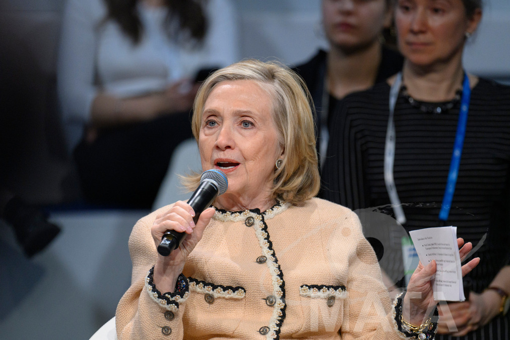 _DWA0242 | Die US-Politikerin Hillary Clinton auf der Veranstaltung Girls Just Want to Have Fundamental Rights: Fighting the Global Pushback im Rahmen der Münchner Sicherheitskonferenz 2026. München, 14.02.2026 Bayern Deutschland - Realisiert mit Pictrs.com