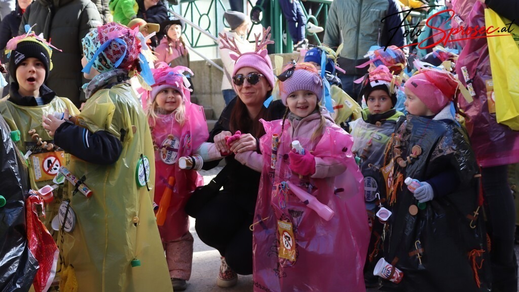 fasching-mariazell2025 (37) | Mit meiner Kamera halte ich besondere Augenblicke, faszinierende Landschaften und interessante Details fest. Dabei entstehen ganz unterschiedliche Aufnahmen – von stimmungsvollen Landschaftsfotografien und beeindruckenden Drohnenaufnahmen über Pressefotos - Realisiert mit Pictrs.com