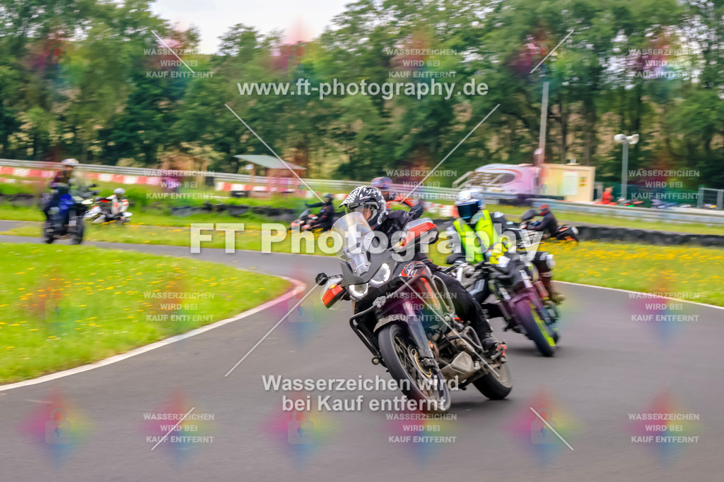 VBK-7124 | Hier findet Ihr Bilder von Touristenfahrten auf der Nürburgring Nordschleife oder von anderen Veranstaltungen die ich besucht habe. Viel Spass beim Durch Schauen 