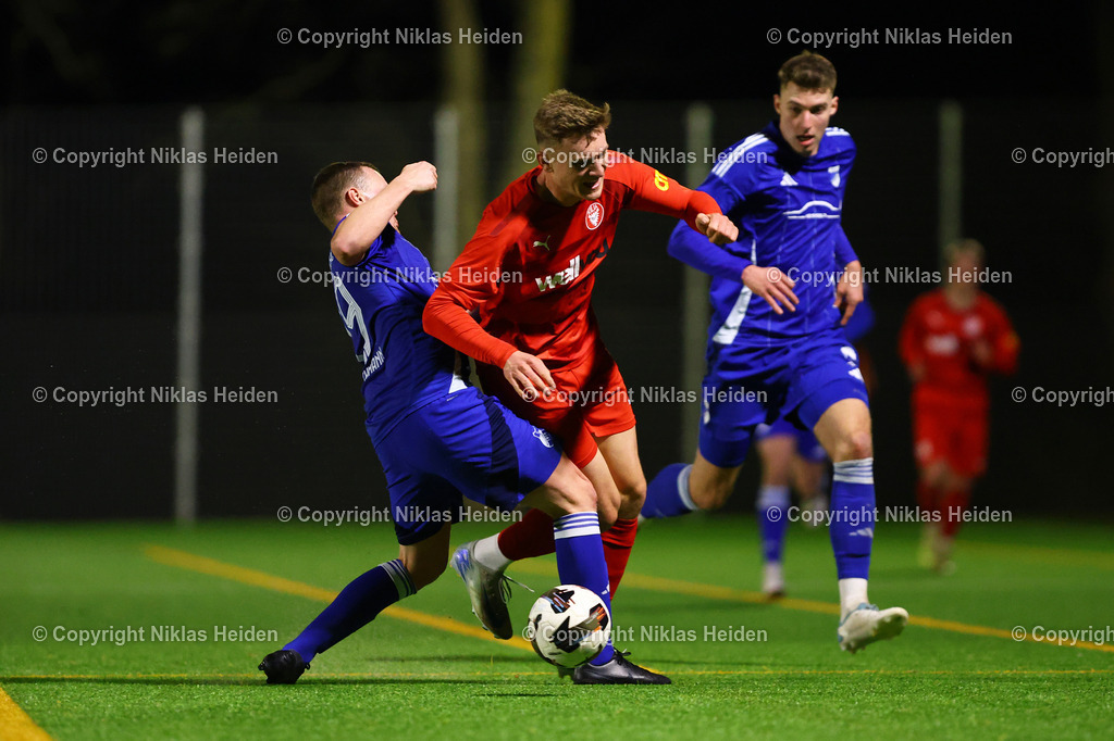 NH_FCKiliaKiel_TuSRotenhof_FlensOberliga_18032026 | #17 Marc Schwabe (FC Kilia Kiel), #19 Nick-Ole Lehmann (TuS Rotenhof)Fußball I Herren I Flens Oberliga I Saison 2025-2026 I 18. Spieltag I FC Kilia Kiel - TuS Rotenhof I 18.03.2026 I Kilia Stadion
