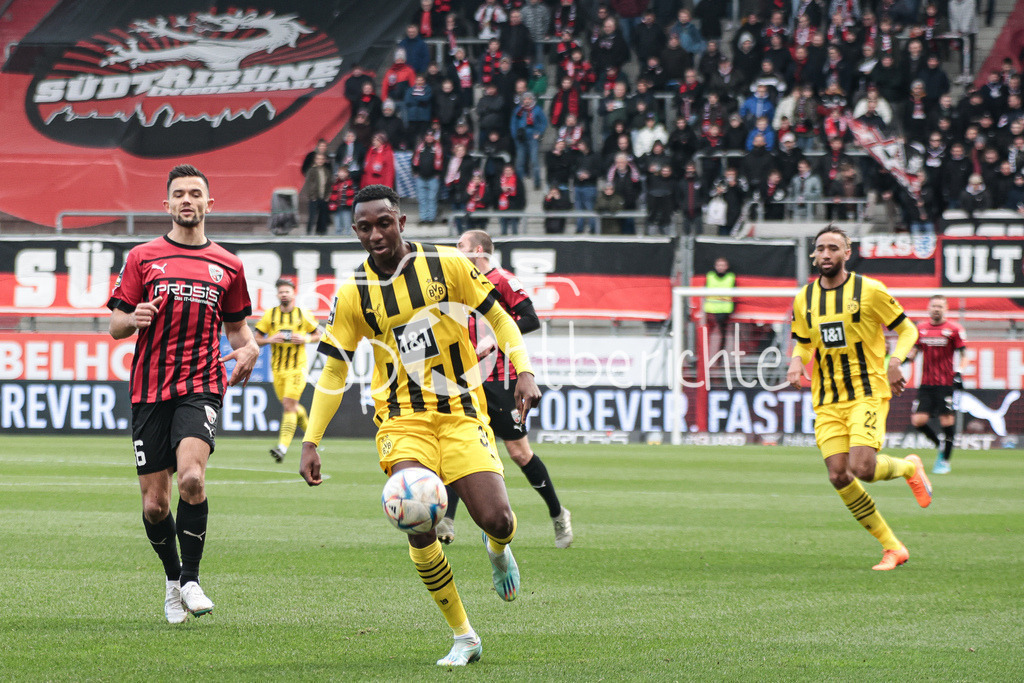 FC Ingolstadt - Borussia Dortmund Amateure | Visar MUSLIU (FCI #16) im Duell mit Moses Iwenbuke OTUALI OMOHE (BVB #33) / DFL REGULATIONS PROHIBIT ANY USE OF PHOTOGRAPHS AS IMAGE SEQUENCES AND/OR QUASI-VIDEO