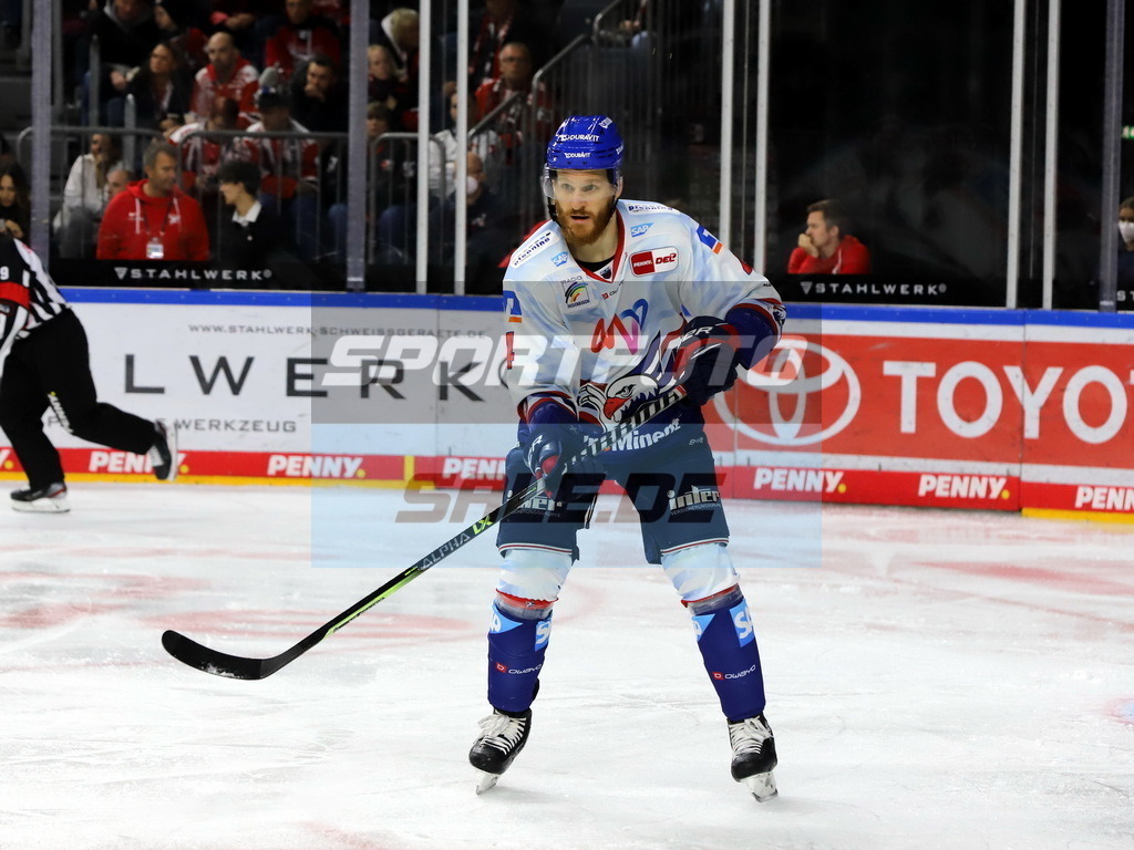 Korbinian Holzer - MAN | Korbinian Holzer - MAN - Realisiert mit Pictrs.com