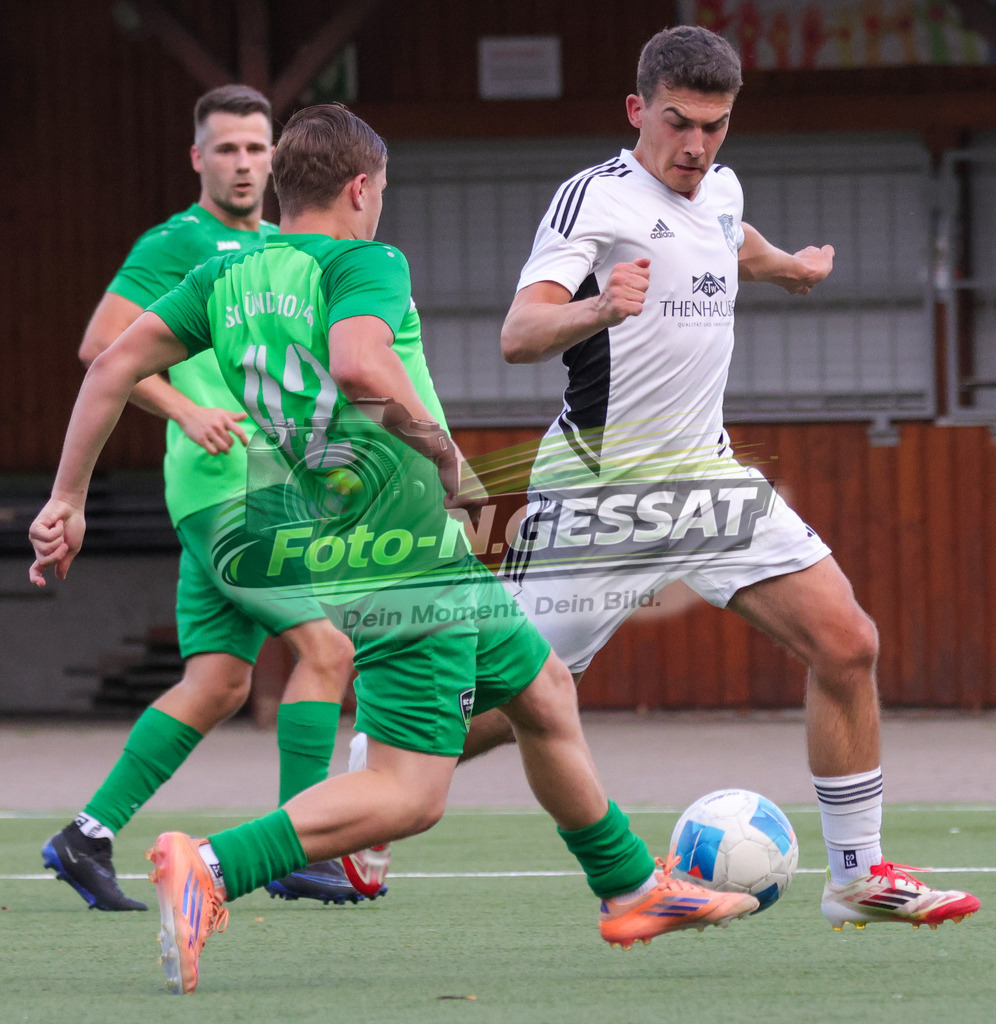 SC Bünde - TuS Bexterhagen | Auf dem Bild zu sehen: grün SC Bünde: ; weiß TuS Bexterhagen:  SC Bünde, TuS Bexterhagen, Saison 26/27, Testspiel, Hunnebrock, Deutschland - Realisiert mit Pictrs.com