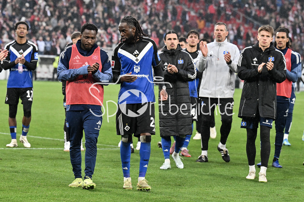 VfB Stuttgart - Hamburger SV | STUTTGART, GERMANY - 12. APRIL: the team from Hamburg thanks the Fans who travelling with them after the Bundesliga Match between VfB Stuttgart vs. Hamburger SV on Matchday 29 at MHP Arena / DFL REGULATIONS PROHIBIT ANY USE OF PHOTOGRAPHS AS IMAGE SEQUENCES AND/OR QUASI-VIDEO / Jordan TORUNARIGHA (Hamburger SV 25)