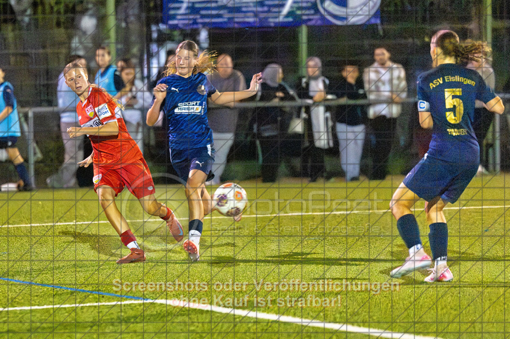 20261007_193412_0118-Bearbeitet_(c)_by_PhotoPeet | #,ASV Spartania Eislingen (blau) vs. VFB Stuttgart (rot), Fußball, Verbandspokal der B-Juniorinnen,  Saison 2026/2027, Kunstrasenplatz, Öschhalle, 73054 Eislingen, 07.10.2026 - 18:30 Uhr,Foto: PhotoPeet / Sport- &amp; Eventfotografie / Peter Harich