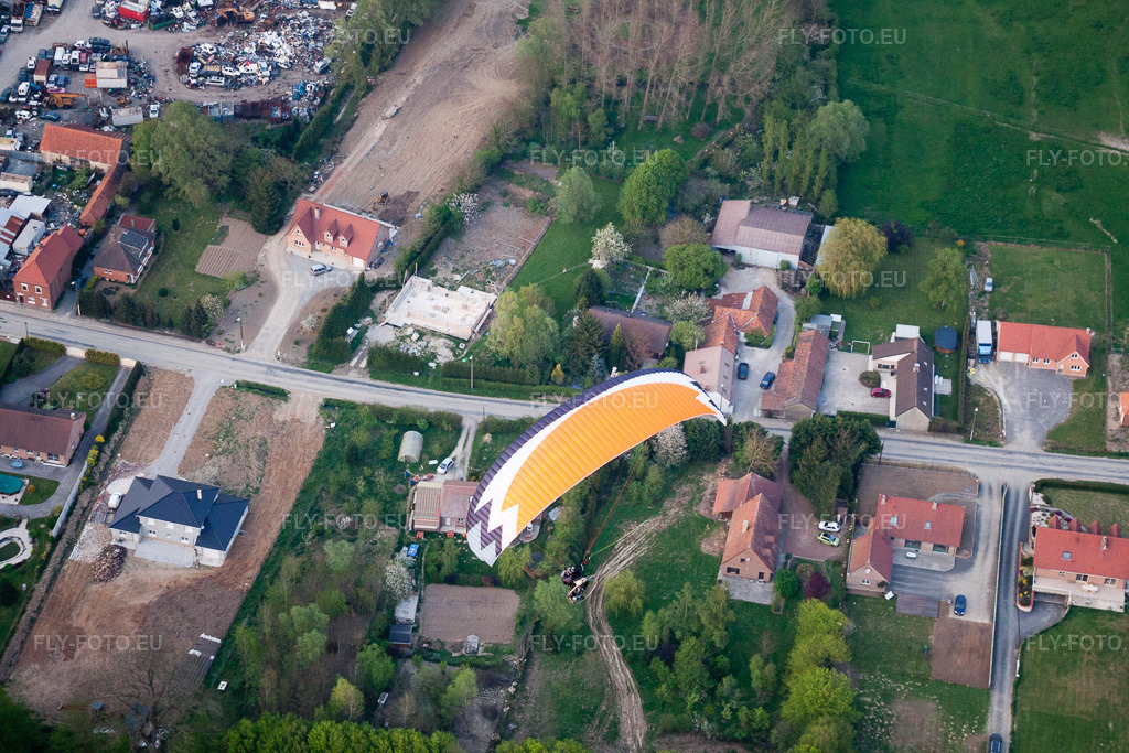 Vue aérienne: Vue de la ville à Audincthun dans le département Pas de Calais, France. Photo: IMG_40139.jpg prise le 17/04/2011 par Werner Riehm/FLY-FOTO.euRésolution de l'original: 4752 x 3168 px