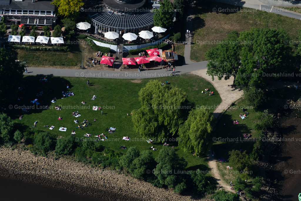 4030032 | BREMEN 01.06.2020 Tische und Sitzbänke der Freiluft- Gaststätten " Café Ambiente " an der Straße Osterdeich im Ortsteil Peterswerder in Bremen, Deutschland. Weiterführende Informationen bei: Ambiente Cafe am Osterdeich GmbH. // Tables and benches of open-air restaurants " Cafe Ambiente " on street Osterdeich in the district Peterswerder in Bremen, Germany. Further information at: Ambiente Cafe am Osterdeich GmbH. Foto: Gerhard Launer