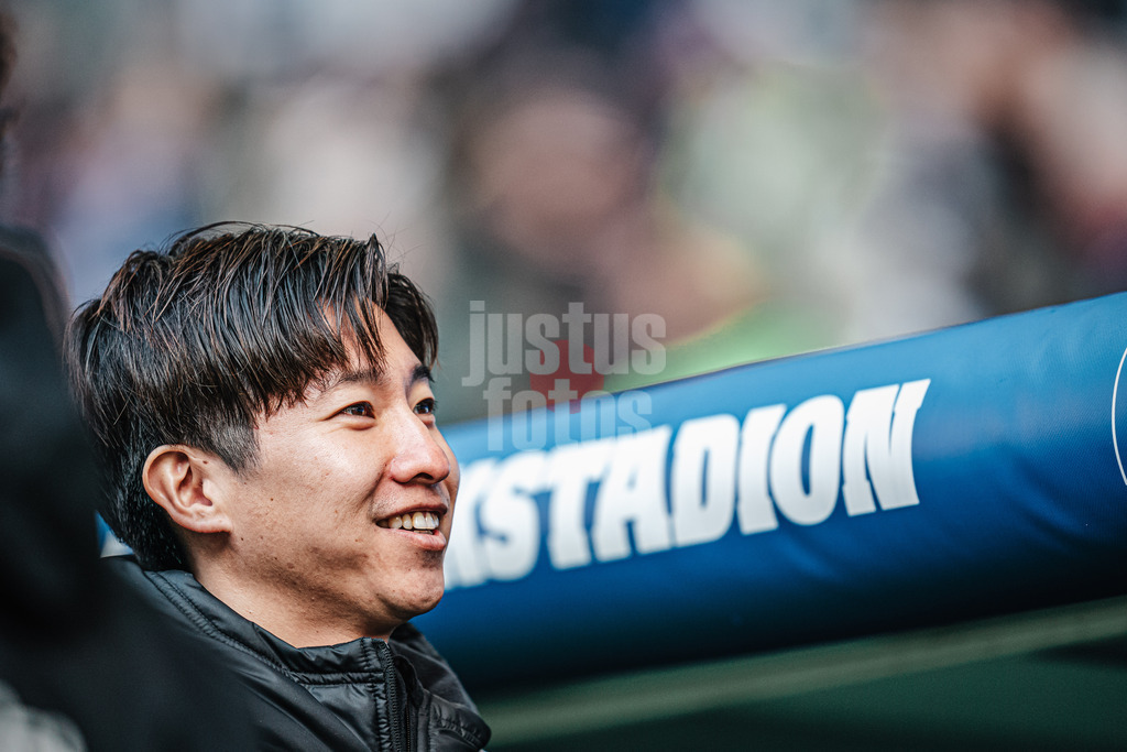 Fußball | Männer | Saison 2023/2024 | 2. Fußball-Bundesliga | 19. Spieltag | Hamburger SV vs. Karlsruher SC | 28.01.2024 | Masaya Okugawa (#17, HSV) vor dem Spiel