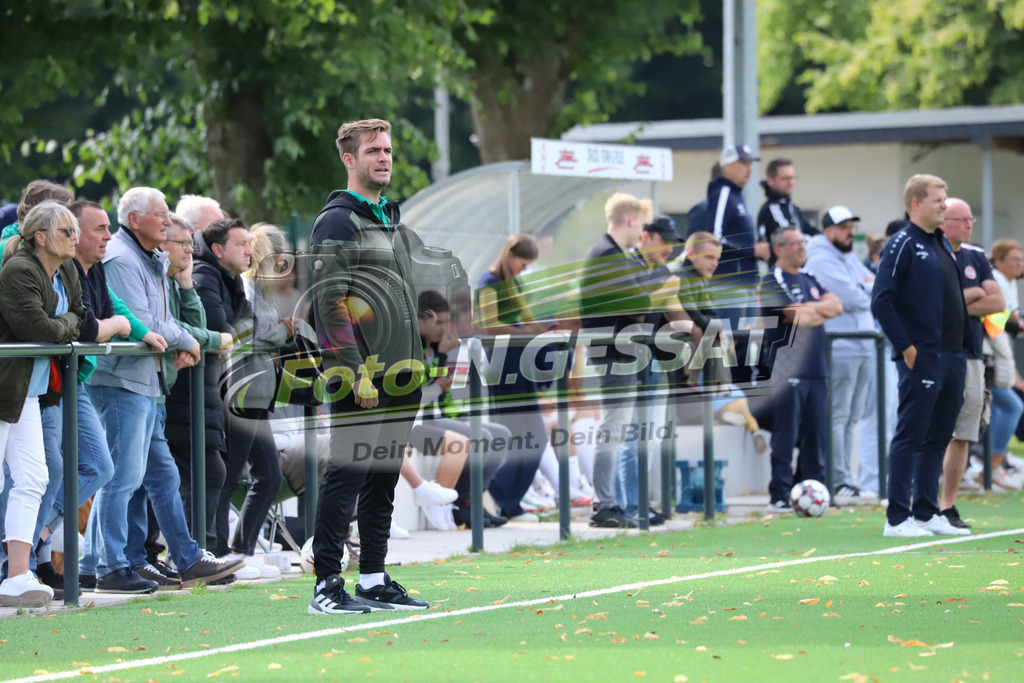 VfL Holsen - TuS GW Pödinghausen | Auf dem Bild zu sehen: grün GW Pödinghausen: Maximilian GroveVfL Holsen, TuS GW Pödinghausen, Saison 25/26, Kreispokal, Holsen, Deutschland - Realisiert mit Pictrs.com