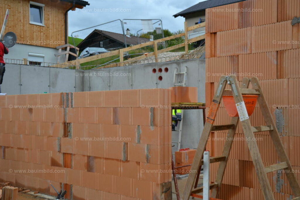 bib-lg07-mauerarbeiten-0040 | Nach LV-Leistungsgruppen sortierte Detailfotos über den Bau eines Hauses. Alle Hausbau-Bilder direkt vom Urheber und Autor der Website Haus-Selber-Bauen.com