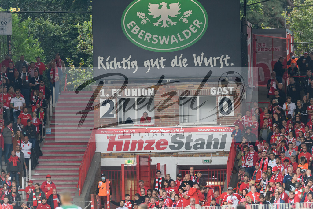 FCUBMG20210829_049 | Fussball, Herren: . Anzeigetafel beim Spiel der 1. Bundesliga zwischen 1. FC Union Berlin und Borussia Moenchengladbach im Stadion An der Alten Foersterei am 29.08.2021 in Berlin, Deutschland. - Realisiert mit Pictrs.com