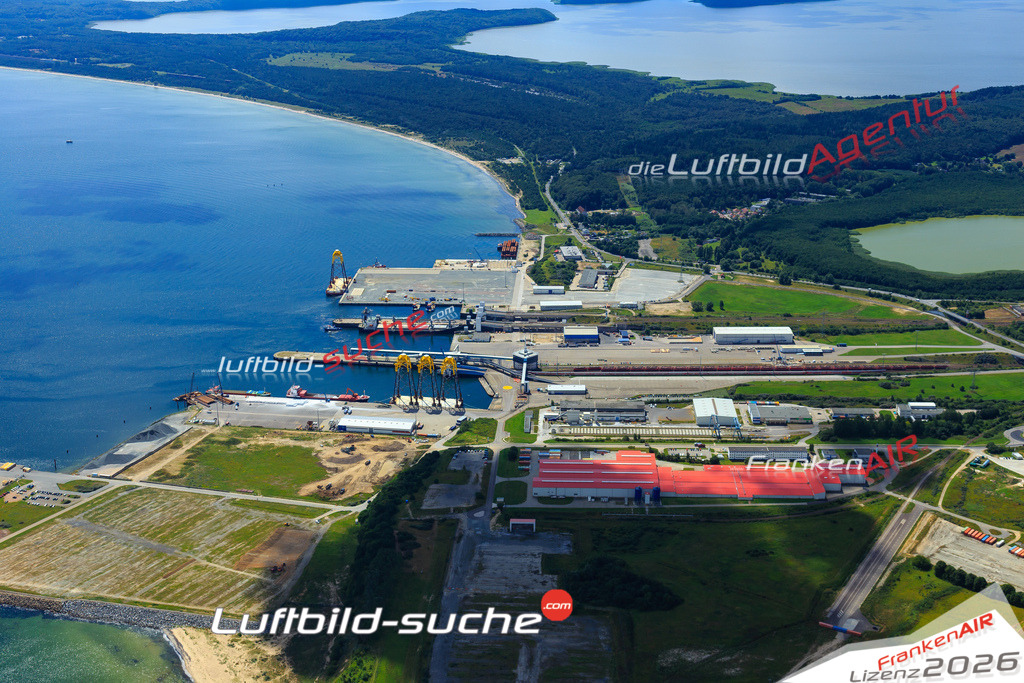 Die Luftaufnahme der Stadt Sassnitz wurde vom UL-Flugzeug heraus erstellt ( keine Drohne )- hohe Auflösung für beste Qualität