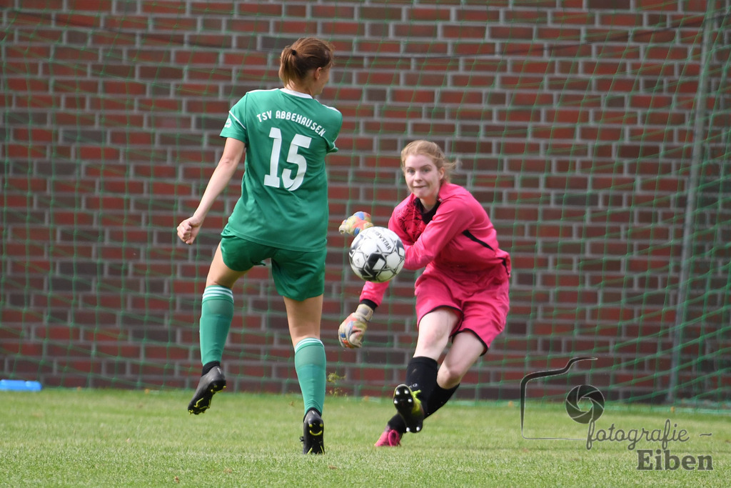 SG am Meer-TSV Abbehausen | Frauen Bezirksliga Nord; SG am Meer (schwarz)-TSV Abbehausen (grün) am 13.08.2023; in Gristede (), Photo: Philip Eiben 2023 - Realisiert mit Pictrs.com