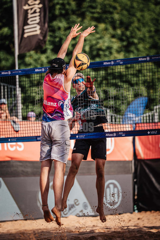 Beachvolleyball | Männer | Allianz German Beach Tour 2025 | Tourstop München | 04.07.2025 | Momme Lorenz beim Angriff