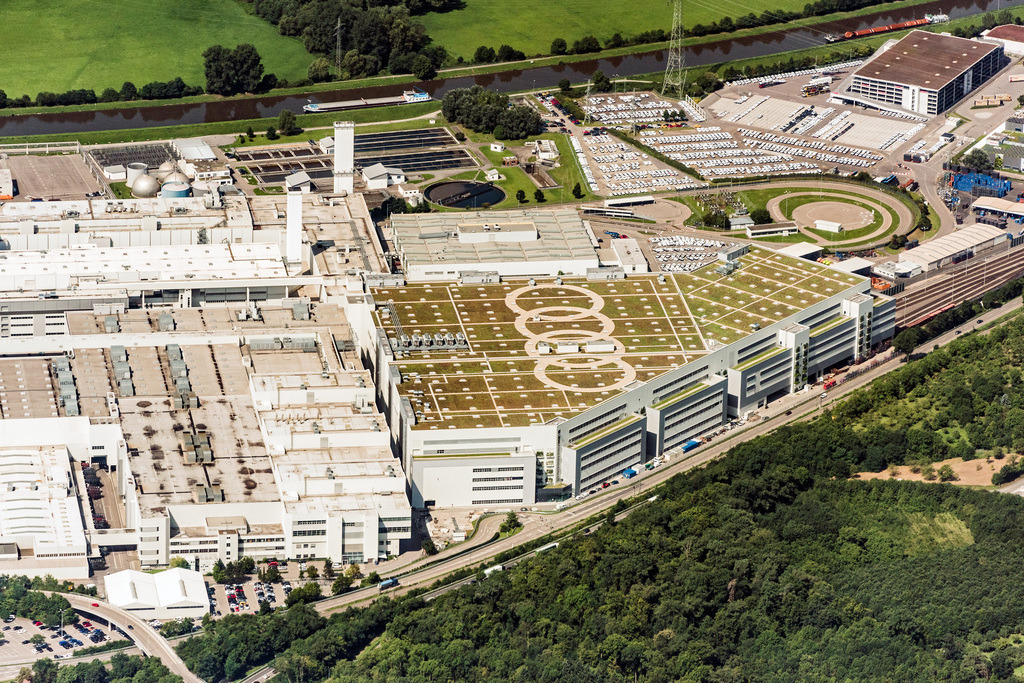 dr__0011125.jpg | NECKARSULM 01.08.2017 Firmengelände der Audi AG mit Hallen, Firmengebäuden und Produktionsstätten in Neckarsulm im Bundesland Baden-Württemberg, Deutschland. // Company grounds and facilities of Audi AG in Neckarsulm in the state Baden-Wuerttemberg, Germany. Foto: Daniel Reiter