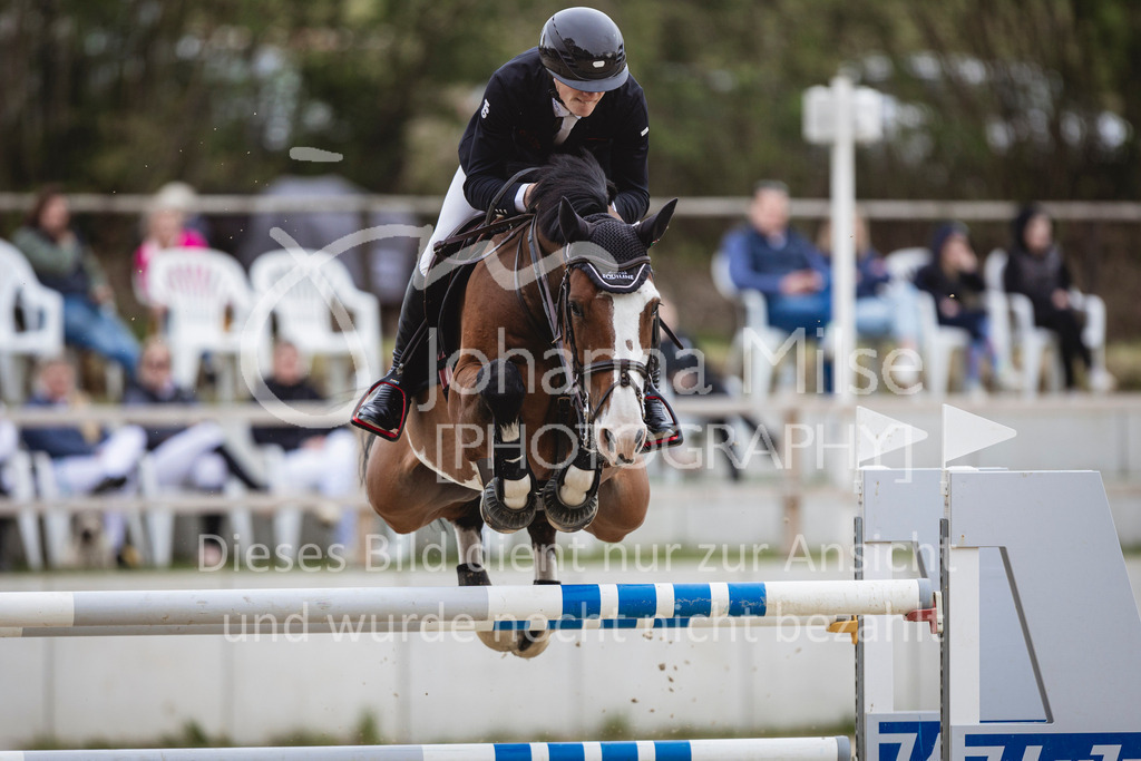 240428_Spenge_S-Spr-147 | Deine schönsten Turniermomente als professionelle Fotos! Entdecke hochwertige Pferdesport-Fotografie im Online-Shop. Jetzt Fotos finden & bestellen!