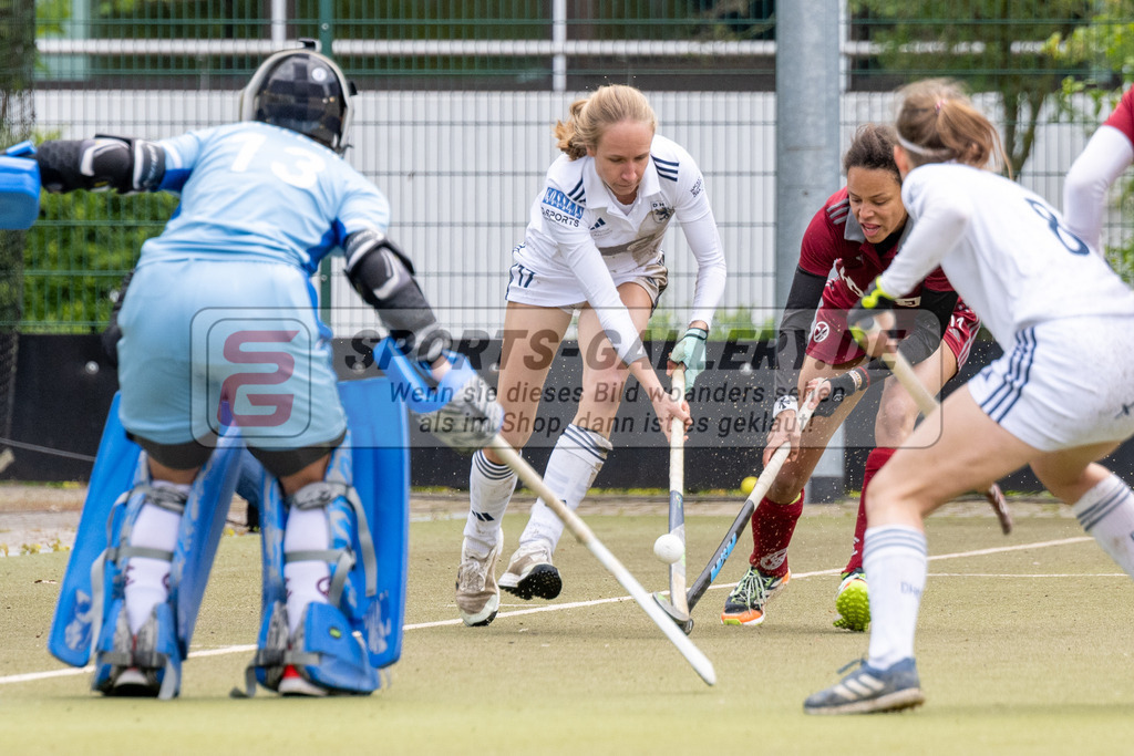 SFE_20240421_0079 | Düsseldorf, Deutschland, 21.04.2024: Lisa Nolte (Düsseldorfer HC) in Aktion waehrend des Spiels der Feldhockey 1. Bundesliga Damen zwischen Düsseldorfer HC - Münchener SC im Düsseldorfer Hockeyclub 1905 e.V. am 21.04.2024 in Düsseldorf, Deutschland. (Foto von Stephan Fehrmann)

Düsseldorf, Germany, 21.04.2024: Lisa Nolte (Düsseldorfer HC) in action during the game of Feldhockey 1. Bundesliga Damen between Düsseldorfer HC - Münchener SC in Düsseldorfer Hockeyclub 1905 e.V. at 21.04.2024 in Düsseldorf, Deutschland. (Foto from Stephan Fehrmann)