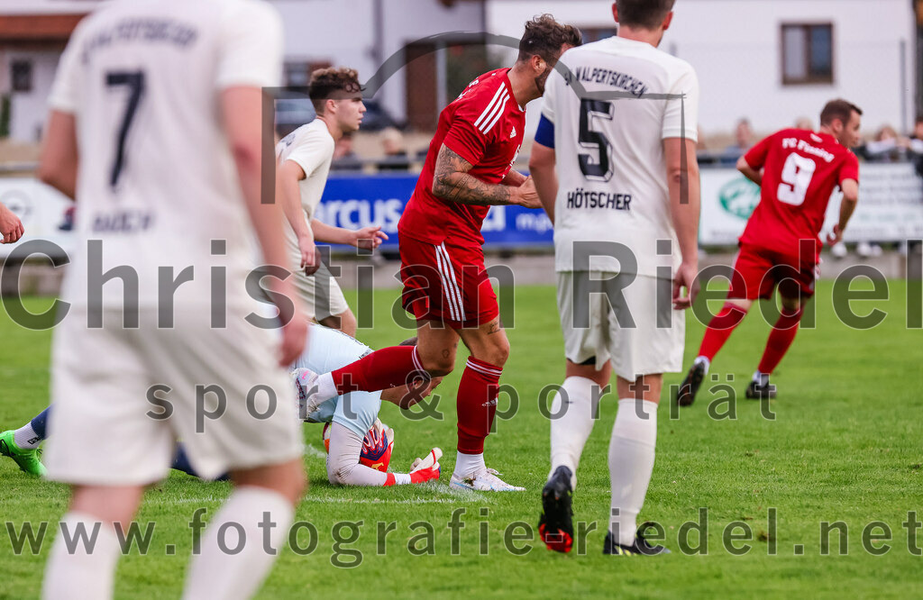 2023-08-04_022_SV_Walpertskirchen_gegen_FC_Finsing | Walpertskirchen, Deutschland, 04.08.2023:
Fußball, Kreisliga 2023 / 2024, 2. Spieltag, SV Walpertskirchen gegen FC Finsing, Endergebnis: 3:3

Torwart Stefan Gröppmaier (SV Walpertskirchen, #1), Markus Rickhoff (FC Finsing, #7), Thomas Hötscher (SV Walpertskirchen, #5), Andre Huber (FC Finsing, #9)

Foto: Christian Riedel / fotografie-riedel.net