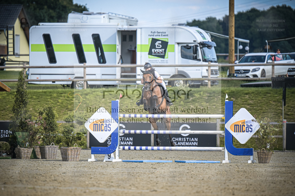 DOS_1038 | Entdecke hochwertige Reitturnierfotos von Foto Oger. Professionell, emotional und authentisch – jetzt Lieblingsmomente im Shop bestellen. - Realisiert mit Pictrs.com