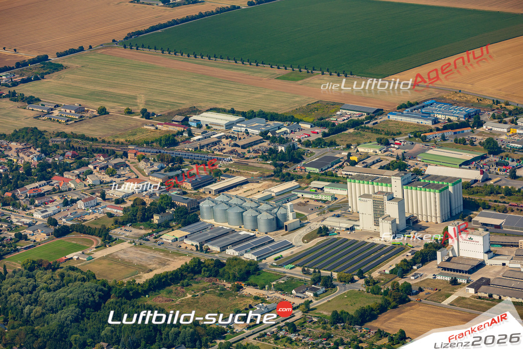 Luftaufnahme der Stadt Querfurt - Die Luftaufnahme wurde 2025 vom UL-Flugzeug heraus erstellt ( keine Drohne ) - Hochauflösende Luftaufnahme - für professionelle Ausdrucke geeignet. Die Geschenkidee !Hier alle&nbsp;Infos zur Lizenzierung der LuftaufnahmeWir fliegen auch dieses Jahr wieder in Ihre Region um Luftbilder zu erstellen.- Luftbild anfragen