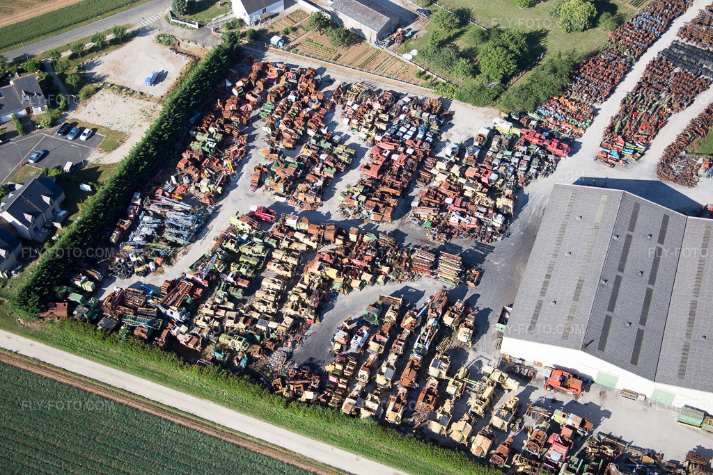 Aerial view: View of the town in Talcy in the state Loir et Cher, France. – Photo: IMG_082214.jpg taken on 06/20/2015 by Werner Riehm/FLY-FOTO.com – Resolution of the original: 5472 x 3648 px