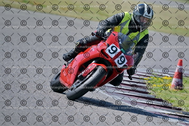 26BT02-1030 | markuskiefer.com - Realisiert mit Pictrs.com