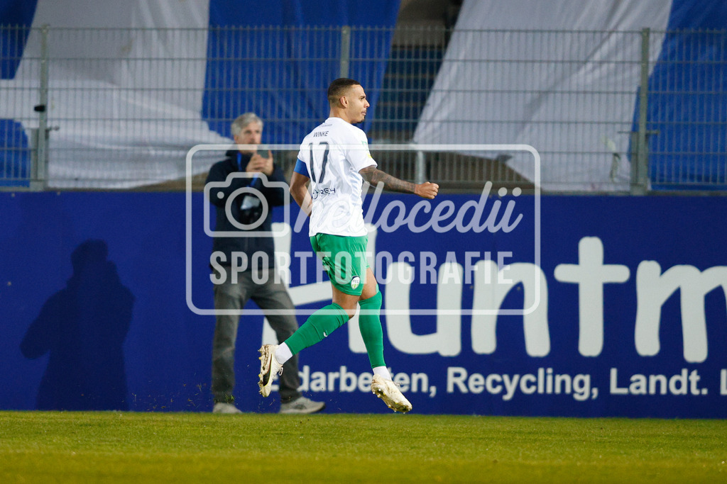 Fußball I Herren I Saison 2025-2026 I Krombacher Westfalenpokal I VfL Sportfreunde Lotte - FC Gütersloh-39 | David Winke (17, FC Gütersloh) Jubelt nach einem Tor zur Führung. - Realisiert mit Pictrs.com