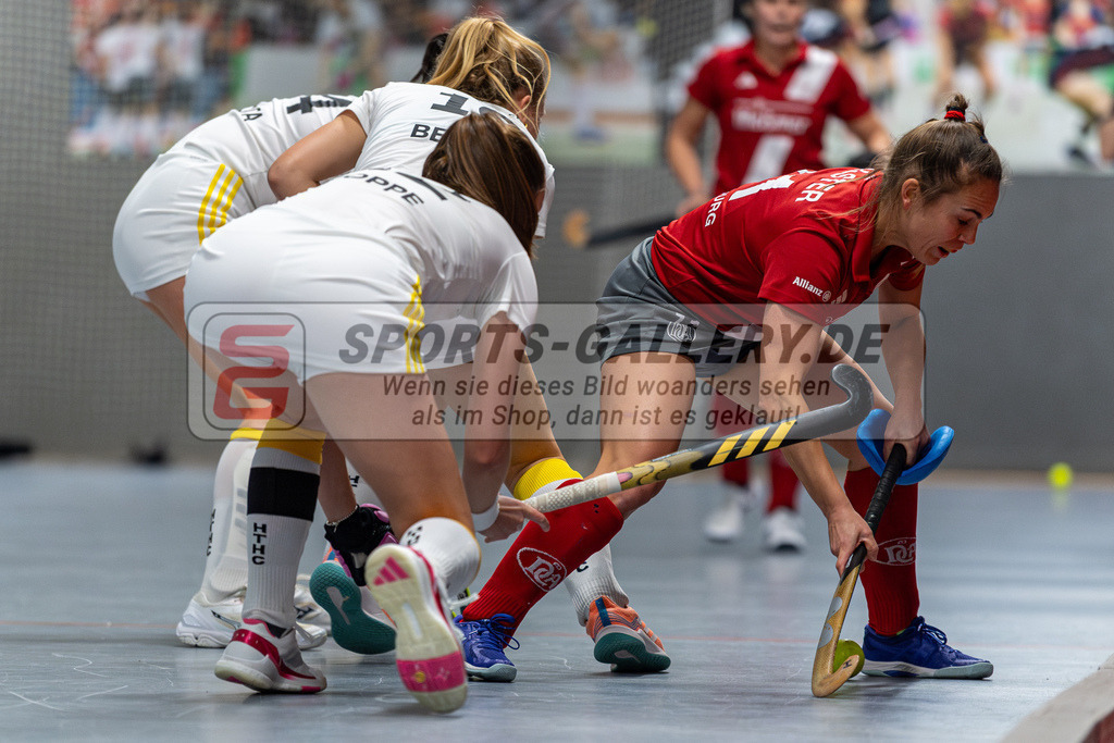 SM_2024-12-20-D85_-570 | 1.Bundesliga Hallenhockey  (W) DCADA - HTHC / 6:5 (3:3)