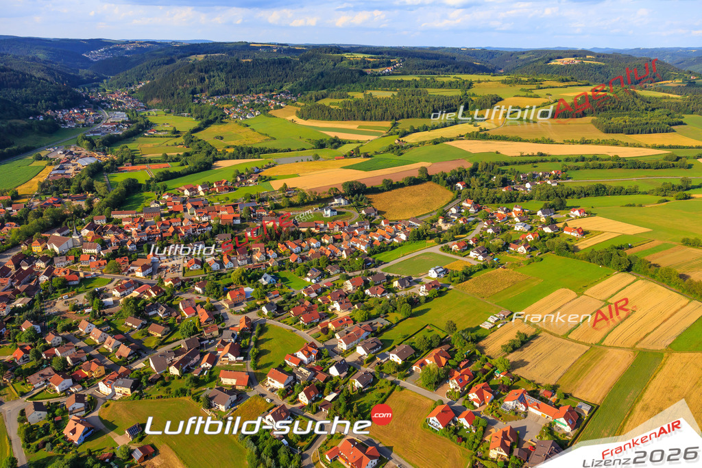 Die Luftaufnahme Friesen - Kronach wurde vom UL-Flugzeug (keine Drohne) aus fotografiert.Hohe Druck- Auflösung-die Geschenkidee!