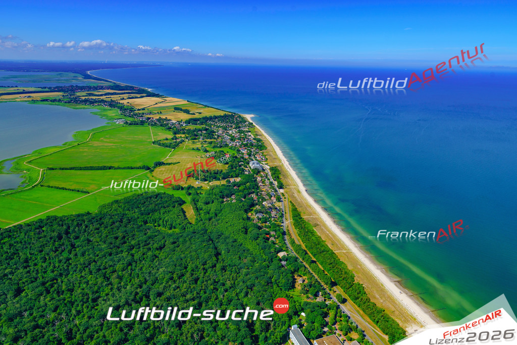 Die Luftbildaufnahme Ostseebad - Ahrenshoop wurde 2018 mittels Flugzeug (keine Drohne) erstellt. Perfekte Schärfe und Druck- Auflösung- Garantiert!