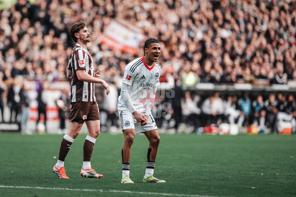 Fußball | Männer | Saison 2025/2026  | Fußball-Bundesliga | 25. Spieltag | FC St. Pauli vs. Eintracht Frankfurt | 08.03.2026 | Jean Bahoya (#19, Eintracht Frankfurt) ärgert sich nach dem Schluspfiff über das Unentschieden