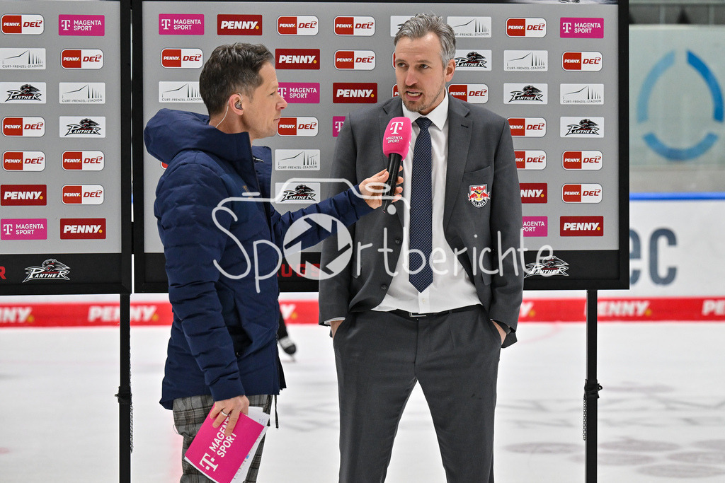 Augsburger Panther - EHC RB München | Beim Interview von Magentasport - Max KALTENHAUSER Trainer EHC RB Muenchen / DEL: Augsburger Panther - EHC RB Muenchen, Curt Frenzel Stadion am 16.01.2025