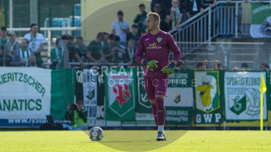 Fußball, Herren, Saison 2025/2026, Regionalliga Nordost, 10. Spieltag, FSV 63 Luckenwalde vs. BSG Chemie Leipzig, Samstag 27.09.2025, Werner-Seelenbinder-Stadion Luckenwalde, | Fußball, Herren, Saison 2025/2026, Regionalliga Nordost, 10. Spieltag, FSV 63 Luckenwalde vs. BSG Chemie Leipzig, Samstag 27.09.2025, Werner-Seelenbinder-Stadion Luckenwalde, Im Bild: Florian Palmowski (Luckenwalde) - Realisiert mit Pictrs.com
