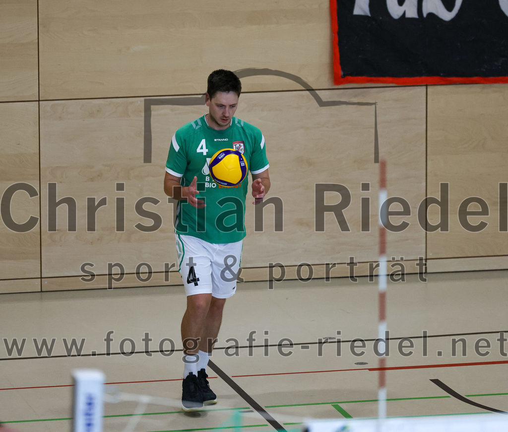 2022-11-12_003_TuS_Oberding_gegen_SC_Freising_II | Oberding, Deutschland, 12.11.2022:
Volleyball, Bezirksliga Ost 2022 / 2023, 7. Spieltag, TuS Oberding gegen MTV Pfaffenhofen II, Endergebnis: 3:2

Peter Koch (TuS Oberding, #4)

Foto: Christian Riedel / fotografie-riedel.net