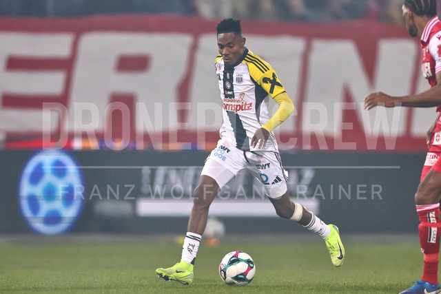 Austrian Bundesliga: Grazer AK 1902 vs LASK | GRAZ, AUSTRIA, 13.DEC.25 - SOCCER - ADMIRAL Bundesliga, Grazer AK 1902 vs LASK. The image shows Moses Usor (Lask).