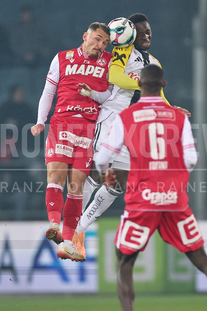 Austrian Bundesliga: Grazer AK 1902 vs LASK | GRAZ, AUSTRIA, 13.DEC.25 - SOCCER - ADMIRAL Bundesliga, Grazer AK 1902 vs LASK. The image shows Murat Satin (GAK) and Ismaila Coulibaly (Lask).