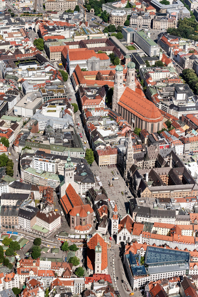 dr__0056626.jpg | MüNCHEN 13.07.2020 Altstadtbereich und Innenstadtzentrum mit dem Marienplatz und Viktualienmarkt in München im Bundesland Bayern, Deutschland. // Old Town area and city center with dem Marienplatz and Viktualienmarkt in Munich in the state Bavaria, Germany. Foto: Daniel Reiter