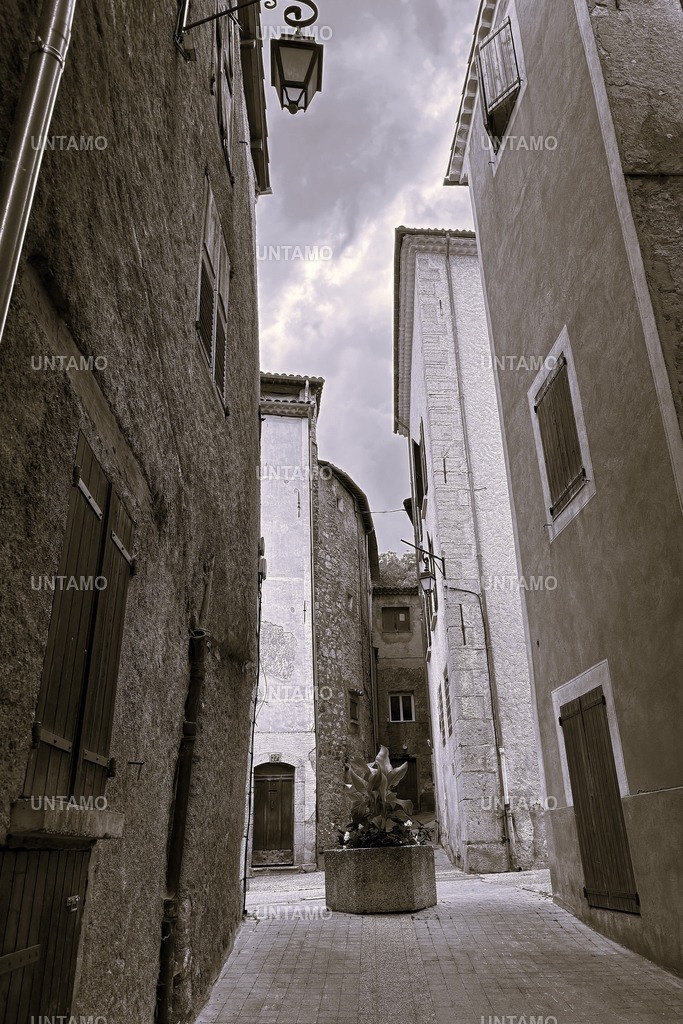 CastellaneDorf | untamo - Realisiert mit Pictrs.com