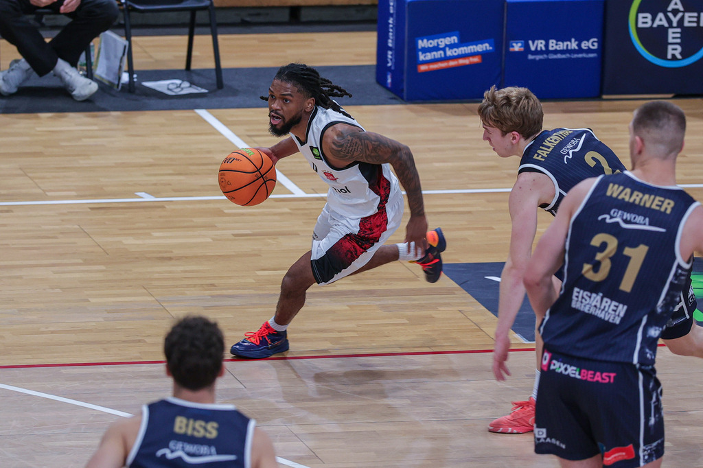 Pro A BAYER GIANTS vs Eisbären Bremerhaven-26 | Fotos von Basketballspielen aus dem Raum NRW fotografiert von Gero Mueller-Laschet und Daniel Schaefer - Realisiert mit Pictrs.com