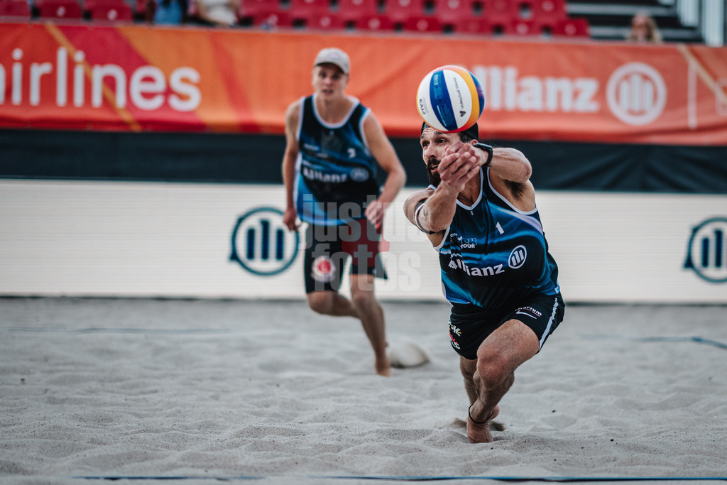 Beachvolleyball | Männer | Allianz German Beach Tour 2024 | Tourstop Kühlungsborn 2 | 15.08.2024 | Jonathan Erdmann spielt den Ball