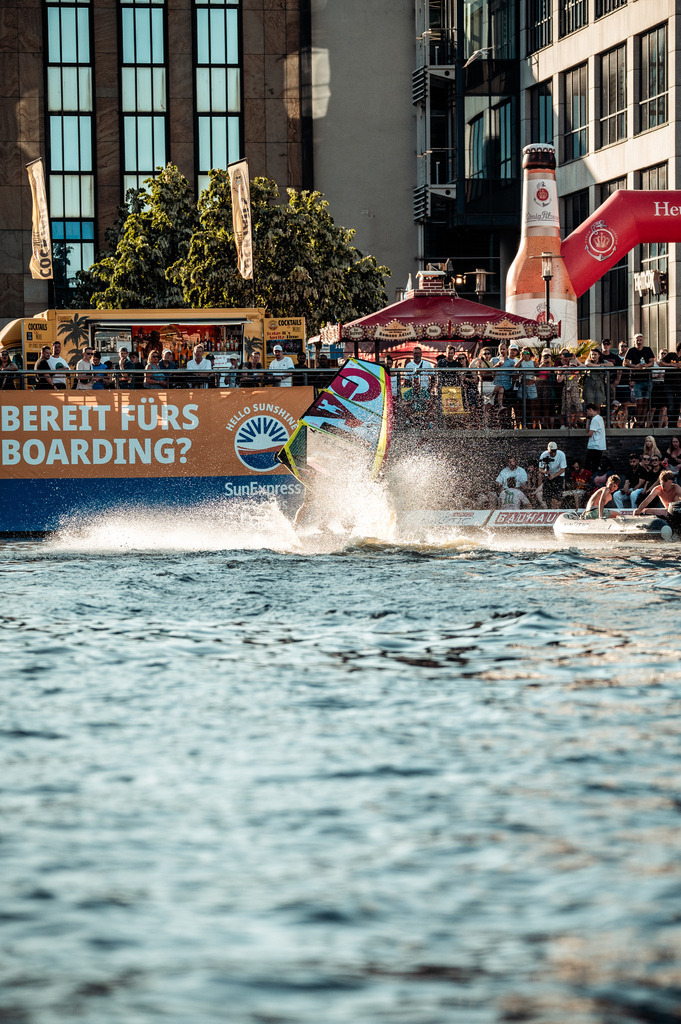 Kieler WOCHE Tow In Windsurf - @art_tokarev dpmedia (41 von 63) | dp-photography - Realisiert mit Pictrs.com