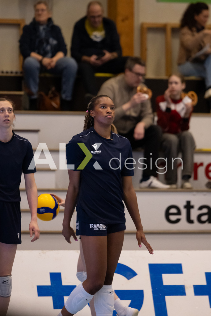 Volleyball I Frauen I Saison 2025-2026 I Volleyball NLA | Women I 1/2 Finals I  VC Kanti Schaffhausen - Sm'Aesch Pfeffingen I 18.03.2026 | 5 Brianna Green (USA) (Sm'Aesch Pfeffingen) – Mittelblock - Realisiert mit Pictrs.com
