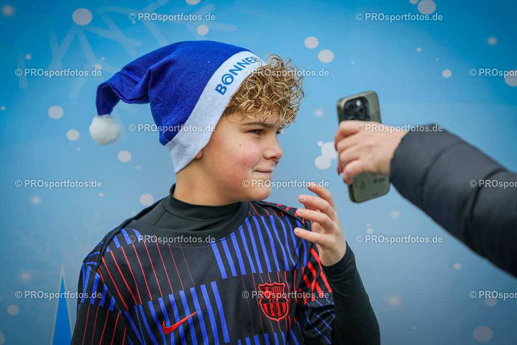 6. Bonner Nikolauslauf; Bonn, 14.12.2025 | Impressionen vom 6. Bonner Nikolauslauf am 14.12.2025 in Bonn (Nordrhein-Westfalen). 