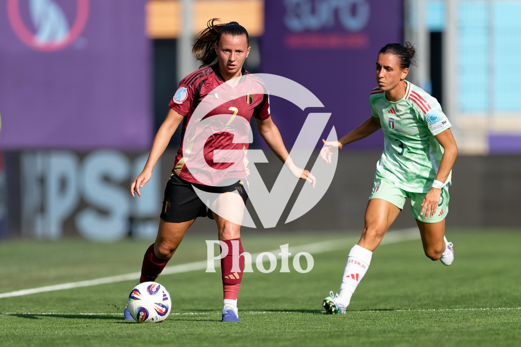 Belgium v Italy - UEFA Women's EURO 2025 Group B | SION, SWITZERLAND - JULY 3: Hannah Eurlings  of Belgium (L) is chased by Lucia Di Guglielmo of Italy (R) during the UEFA Womens EURO 2025 Group B match between Belgium and Italy at Stade de Tourbillon on July 3, 2025 in Sion, Switzerland. (Photo by Giuseppe Velletri/Sports Press Photo/Getty Images)